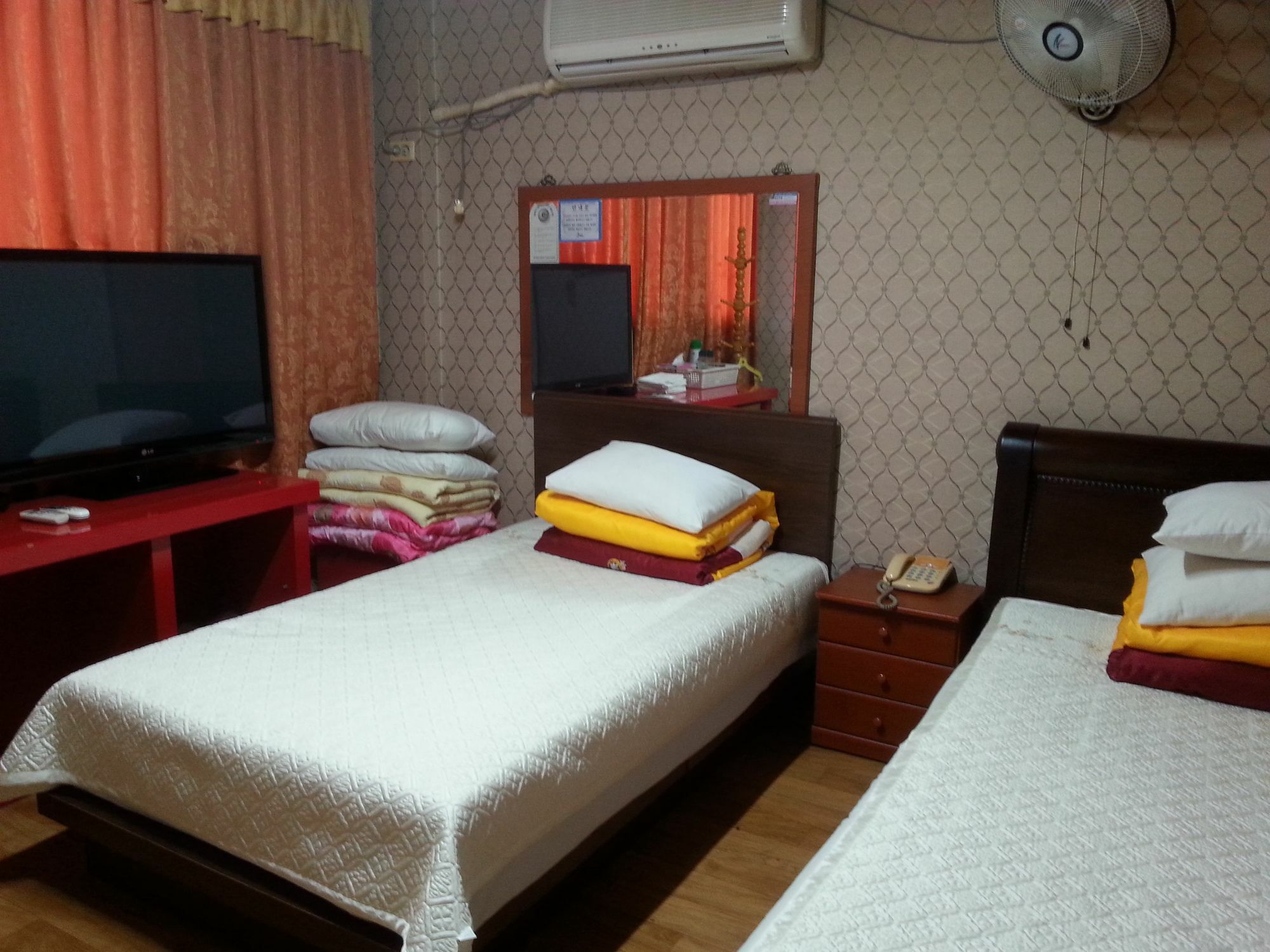 Jeju Brd Hotel Екстериор снимка